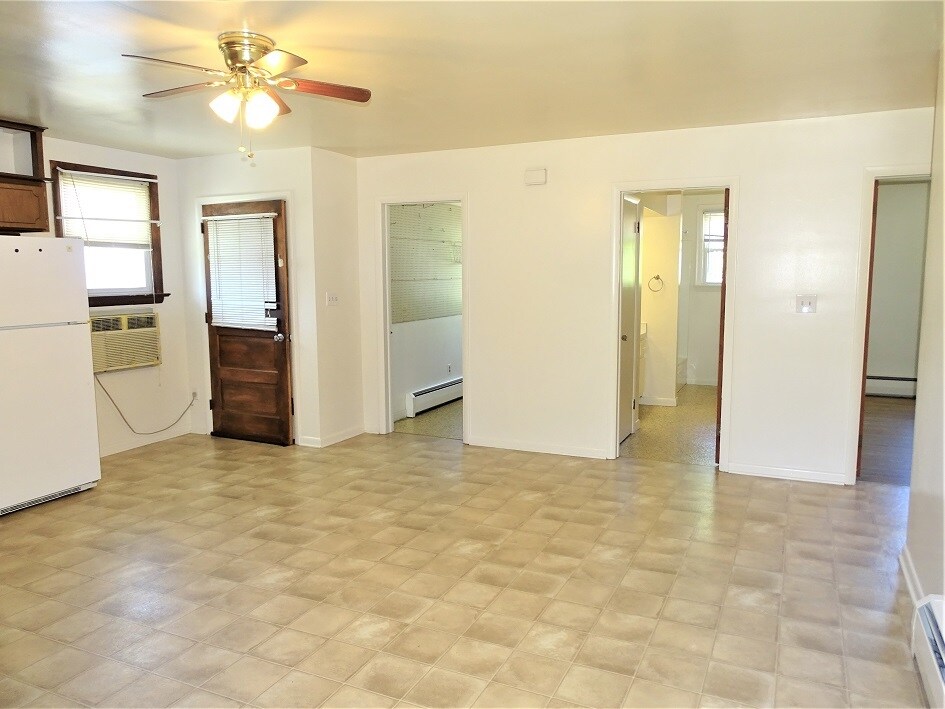 Building Photo - 267 E Main St