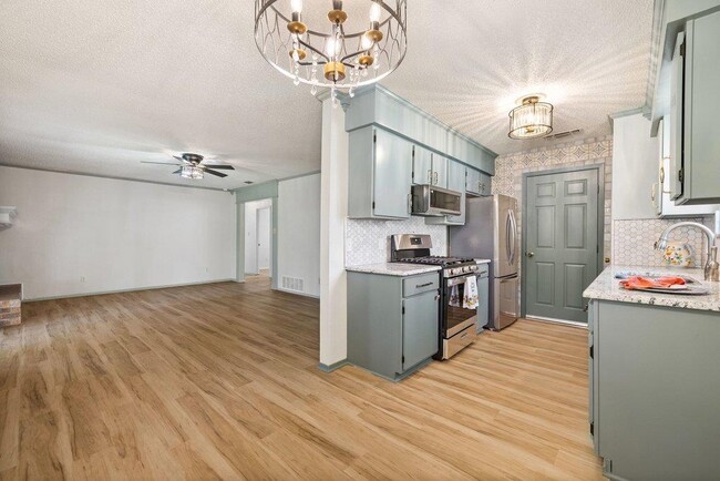 Building Photo - 704 Brookwood Cir