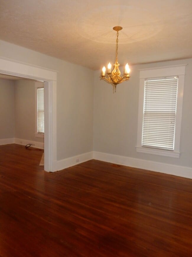 Building Photo - Spacious 3 BR home in Old SW, close to YMC...