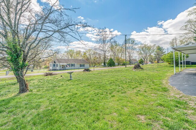 Building Photo - 3701 Vera Dr