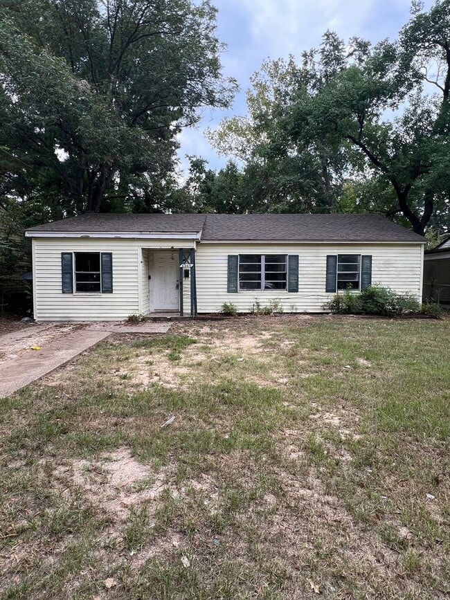 Primary Photo - Sunset Acres! 3 bed/ 1 bath.
