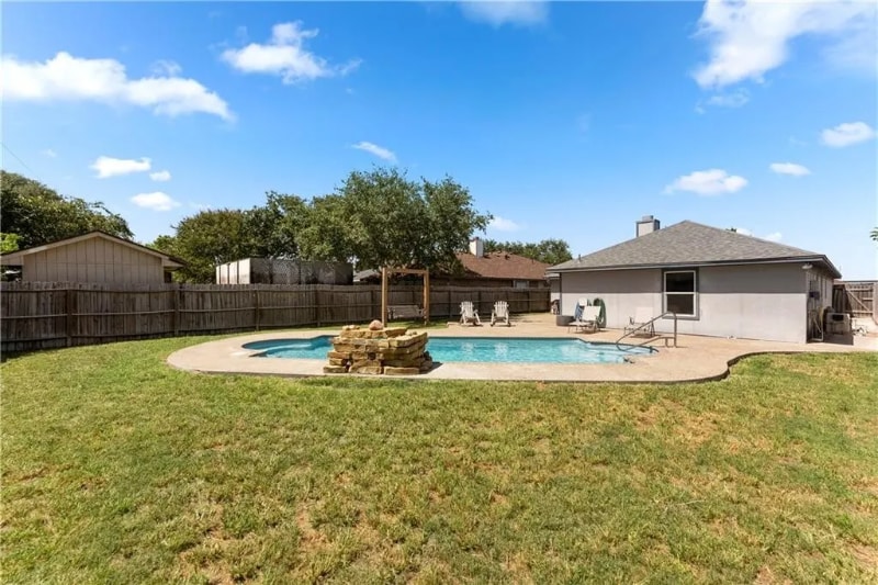 Building Photo - 7141 Cano Ln