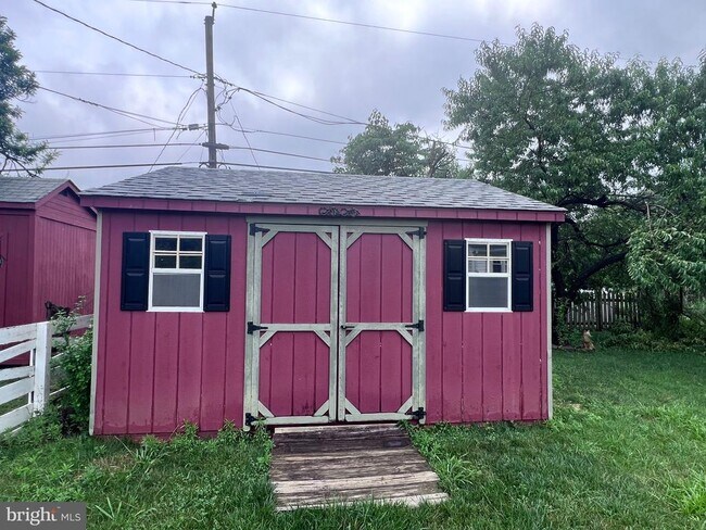 Building Photo - 8407 Thornton Rd
