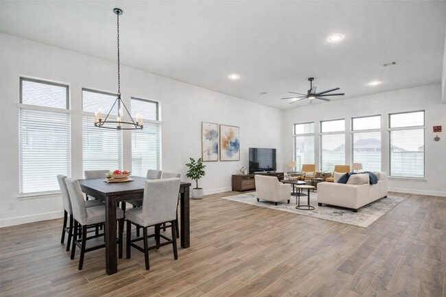 Building Photo - 3011 Hbr Spg Wy