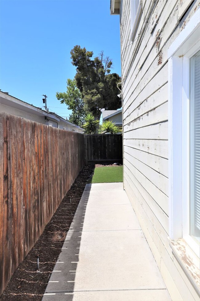 Building Photo - Cozy Studio w/ Private Fenced-In Yard and ...