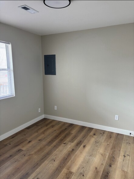 Building Photo - 1068 Mace Rd