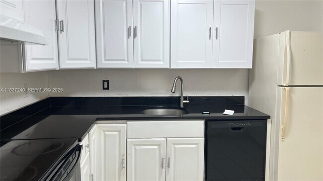 Building Photo - 7001 Environ Blvd