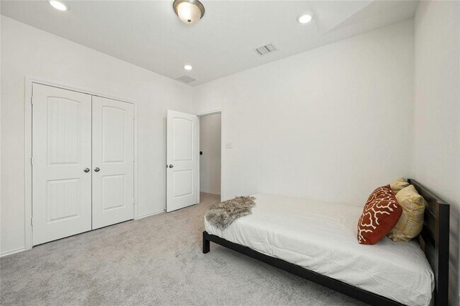 Building Photo - 402 Lynwood Gold Wy