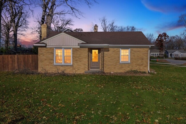 Building Photo - 800 W Joliet St