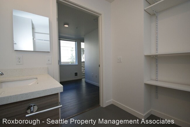 Building Photo - 1720 E Denny Way