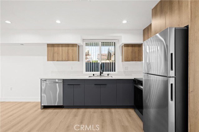 Building Photo - 2002 Hillcrest Dr