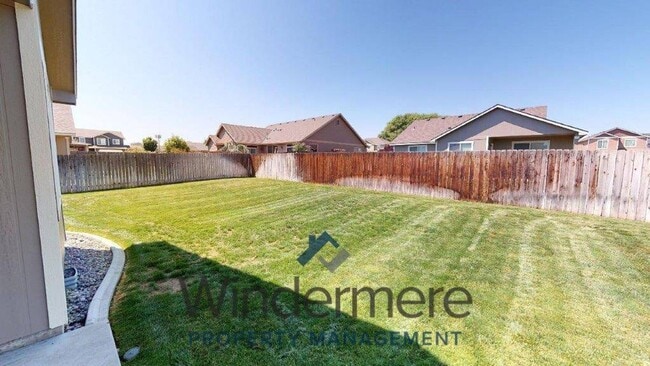 Building Photo - 2106 S Quillan St
