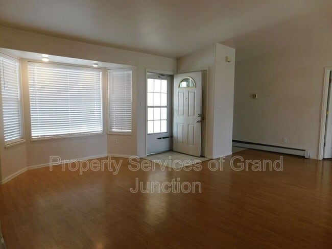 Building Photo - 2963 Bookcliff Ave