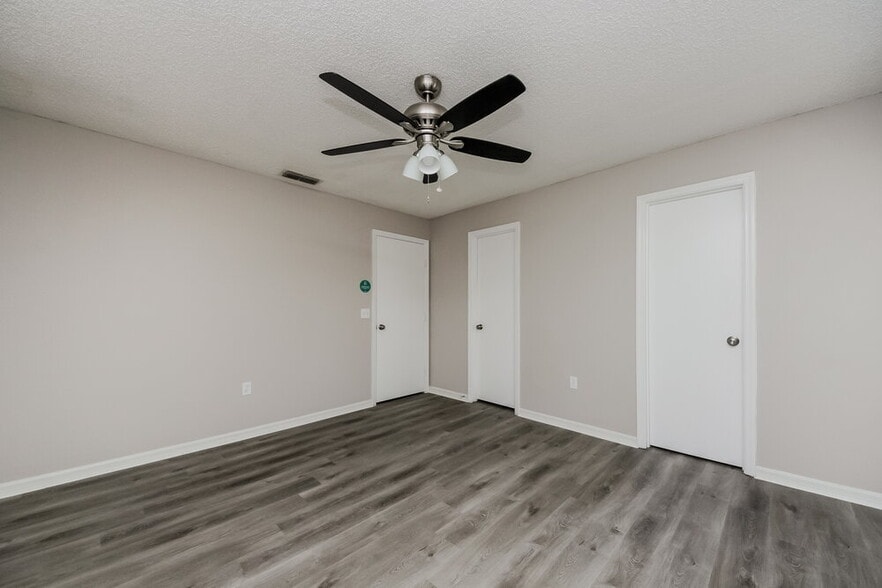 Building Photo - 242 Cheshire Ct