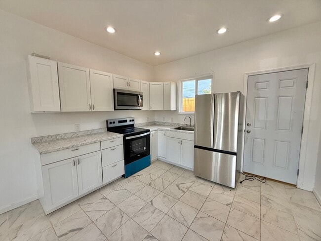 Building Photo - Newly Upgraded - 2 Bedroom / 1 Bathroom House In Waiehu For Rent! Pet friendly!