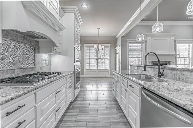 Building Photo - 6512 W Tumbler Ridge