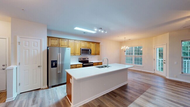 Building Photo - Recently updated condo in the heart of Bal...