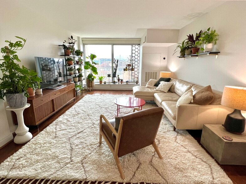 Living - 800 4th St SW
