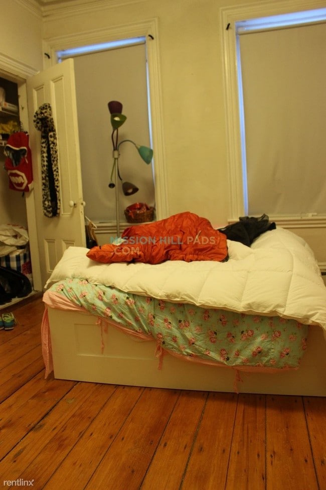 Building Photo - 8 Worthington St