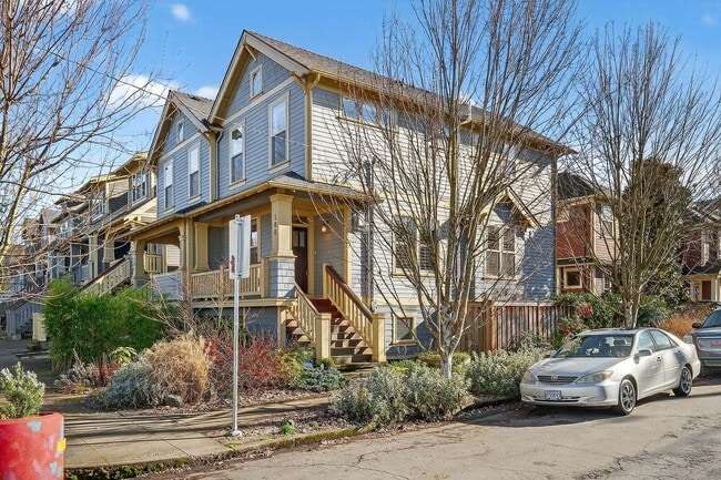 Building Photo - 100 NE Ivy St