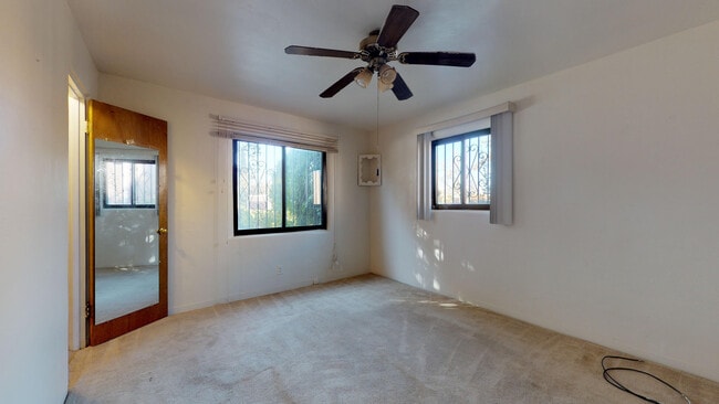 Building Photo - UPTOWN 3/BD 2/BA 1/CP WORKSHOP