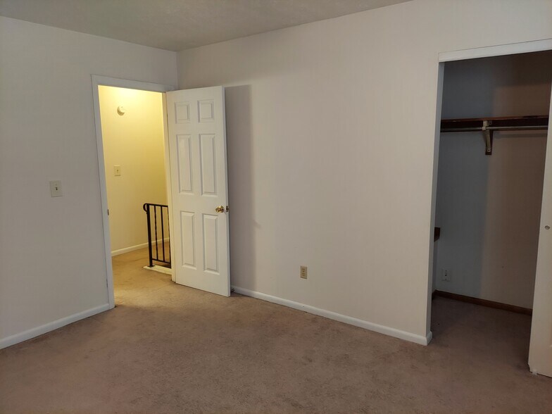 very large bedrooms 14 by 13 - 1507 Gerrard Ave
