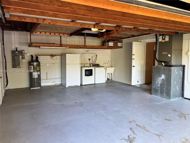 Building Photo - 13125 SW 83rd Ave