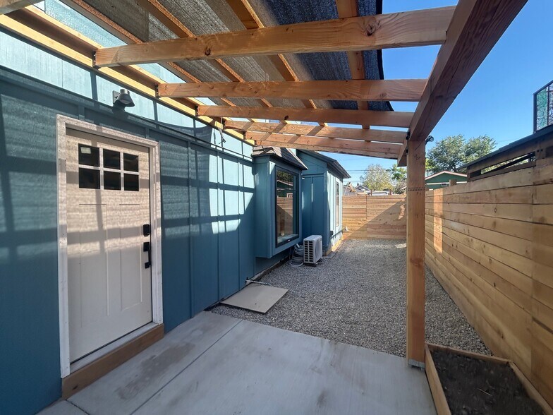 Building Photo - 204 Chipeta Ave