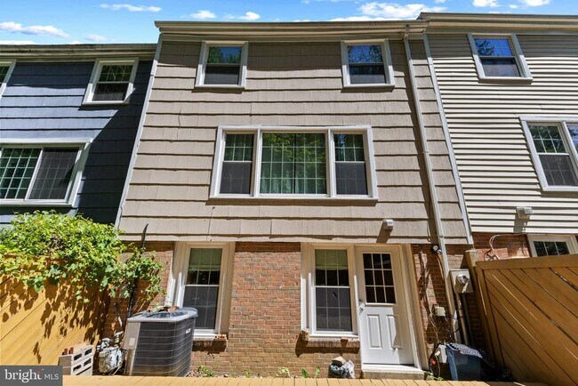 Building Photo - 4305 Birchlake Ct