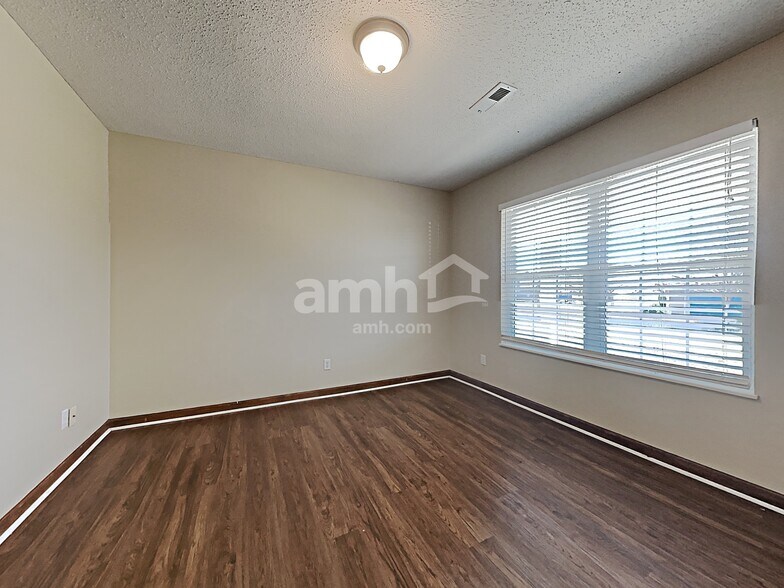 Building Photo - 2303 Sir Edward Ln
