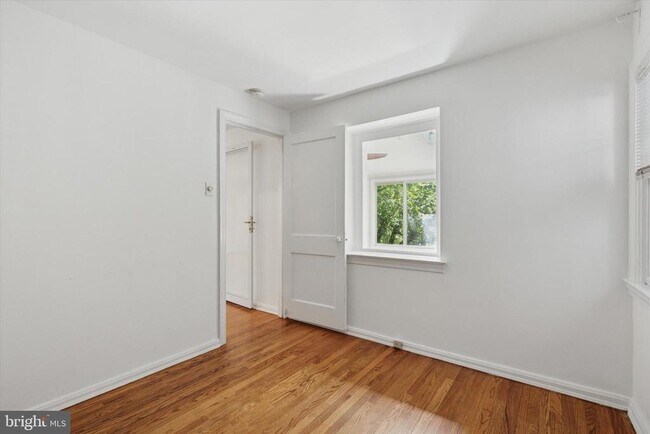 Building Photo - 433 Haverford Rd