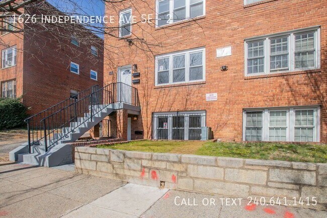 Building Photo - 1626 Independence Ave SE