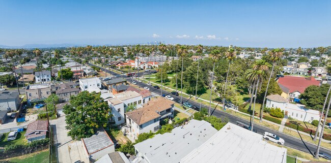 Building Photo - 5421 S Gramercy Pl