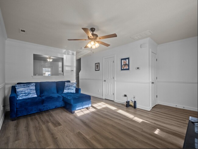 Building Photo - 603 Streamwood Dr