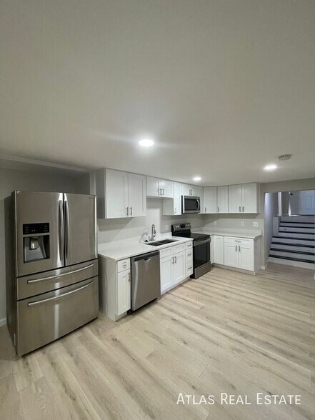 Building Photo - 3210 W Longfellow Pl