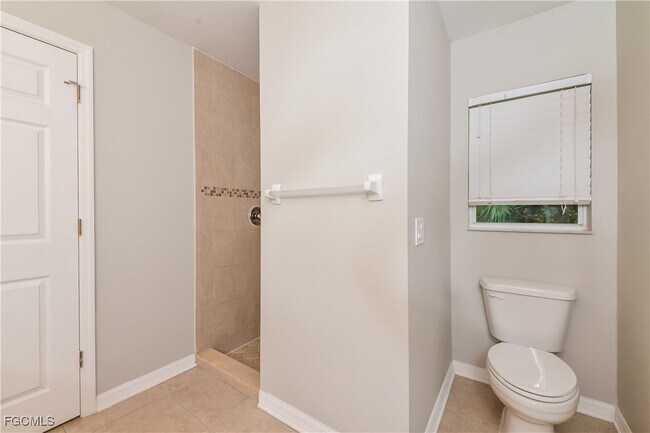 Building Photo - 1876 N San Mateo Dr