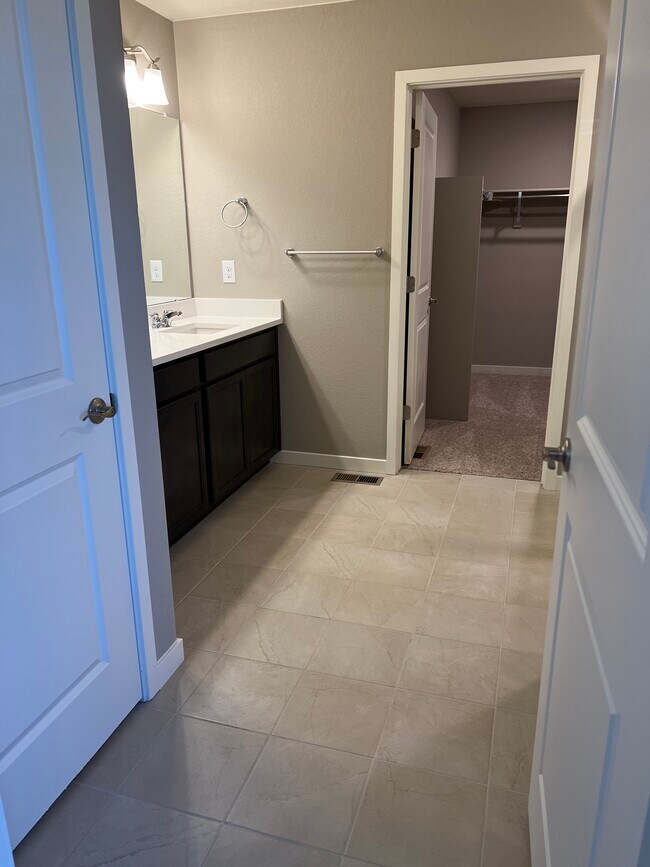 Building Photo - 4503 Kingswood Dr
