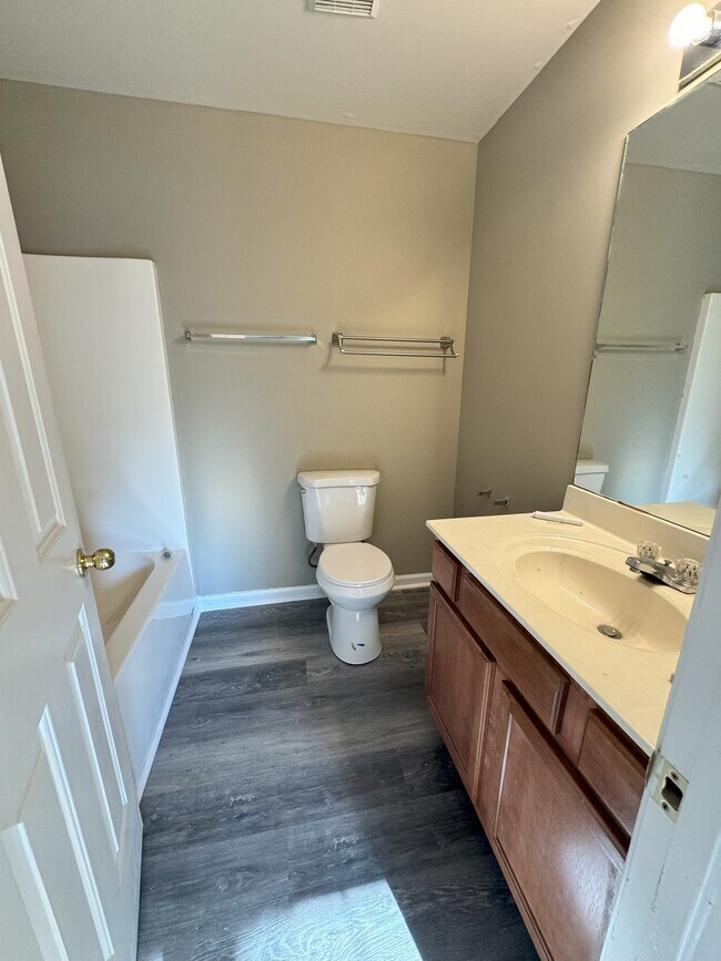 Bedroom 1 Bathroom - 3215 Long Blvd