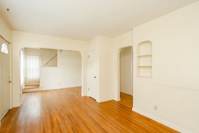 Building Photo - 1927 Olive St