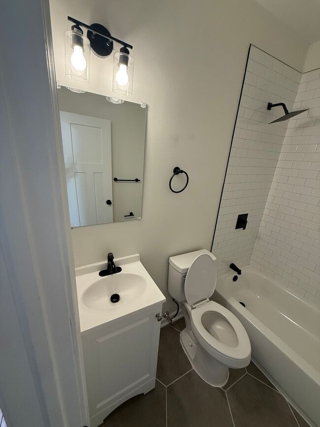 Building Photo - 3-Bedroom, 2.5-Bath Spacious Townhome located in Merion Village