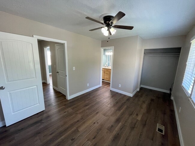 Building Photo - Beautiful 2 bed in Clearfield!