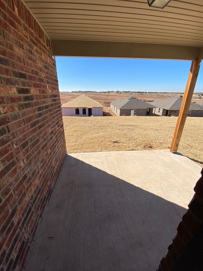 Building Photo - Now Pre-Leasing! Comfortable & Stylish 3-Bed, 2 Bath Home in Yukon