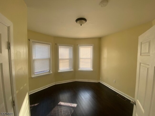 Building Photo - 14 Fern Ave
