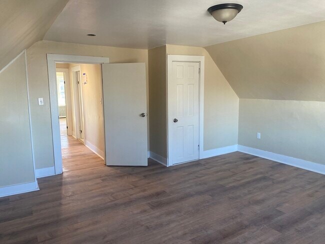 Building Photo - 1 Rena St