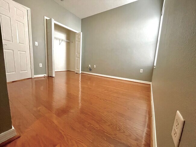 Building Photo - 7230 Hamilton Rd