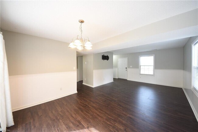 Building Photo - 1549 River Creek Crescent