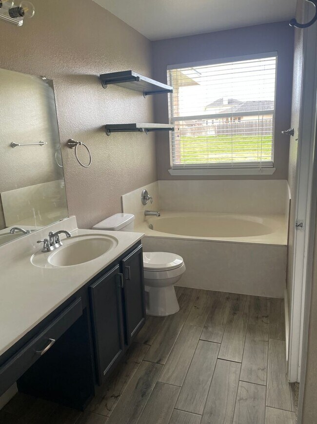 Building Photo - 3 BEDROOM PLUS OFFICE, COMMUNITY POOL, BELTON ISD