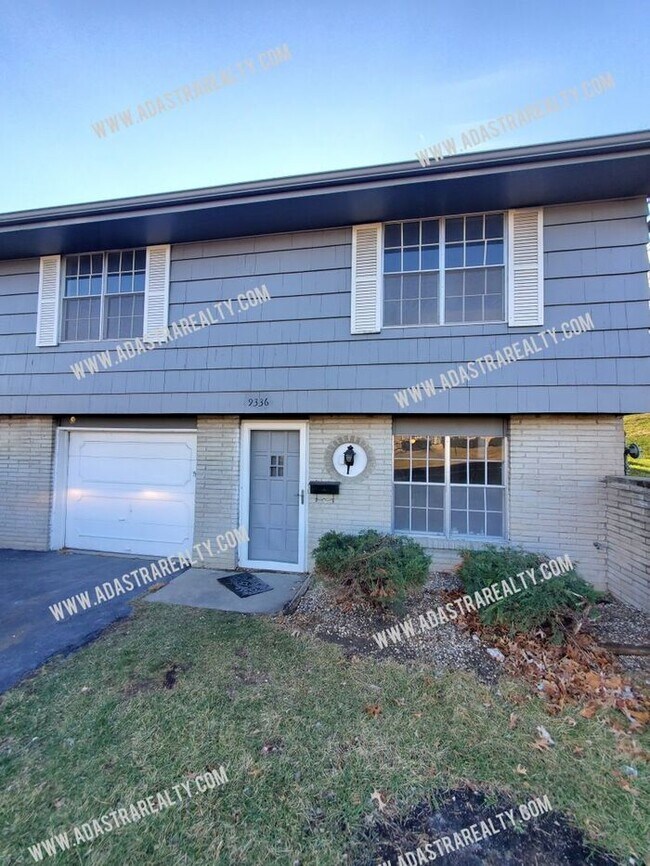 Building Photo - Completely Remodeled Overland Park Duplex-Available in AUGUST!!