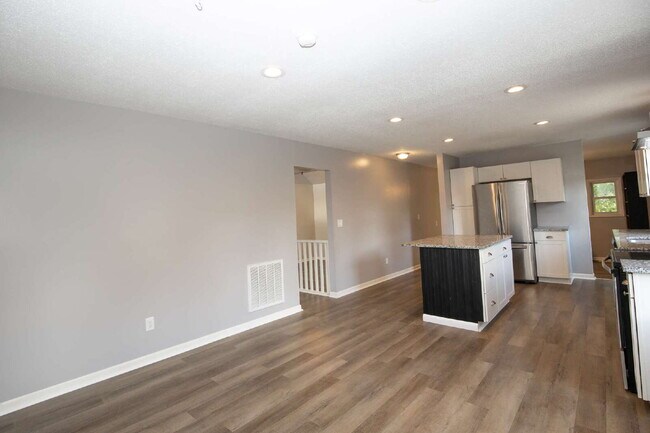 Building Photo - "Charming 3-Bedroom Retreat with Granite Touches and Cozy Fireplace on Winchester Rd!"