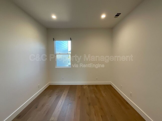 Building Photo - 182 Los Olivos Ave